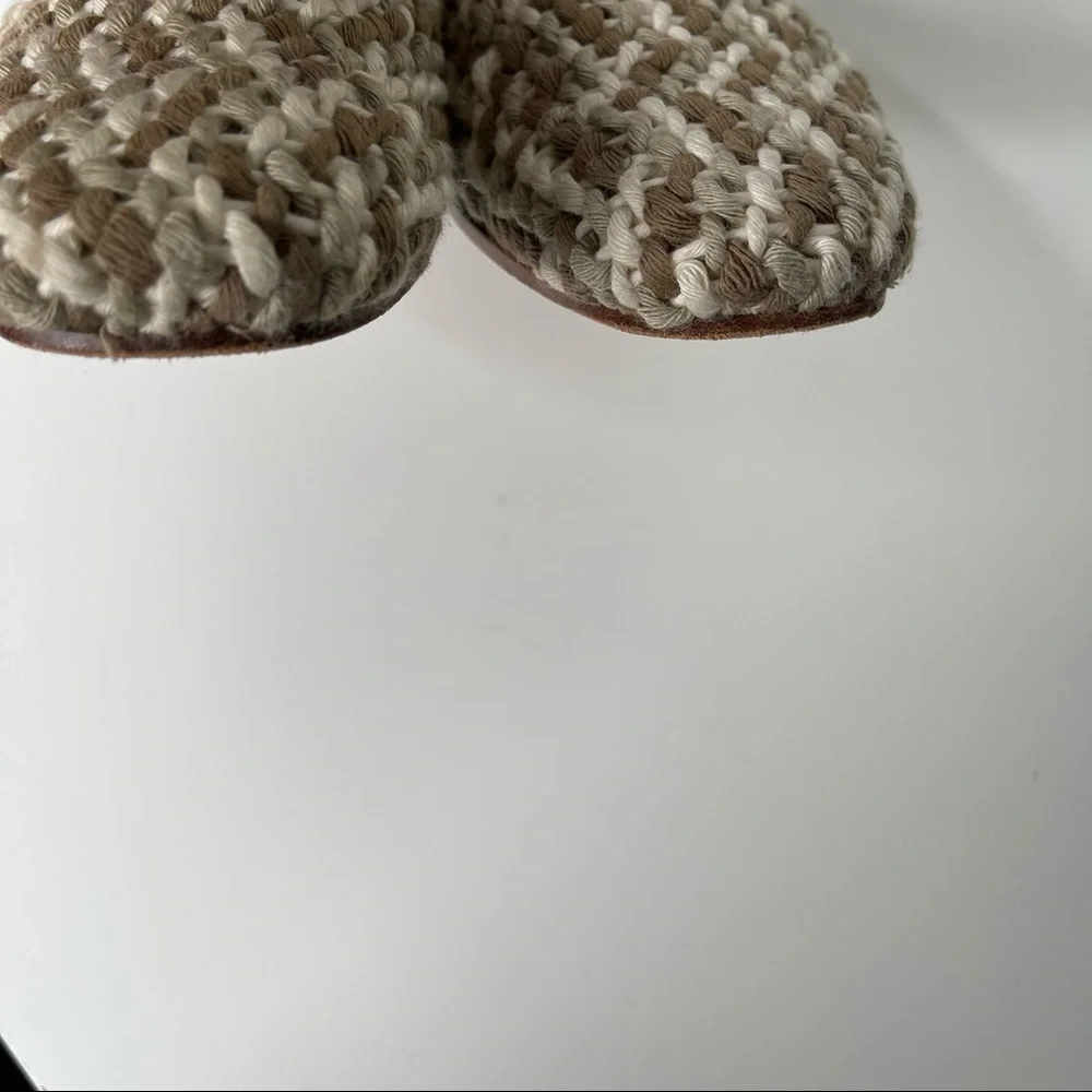 Andre Assous Tan Beige Made In Spain Woven flats size 6